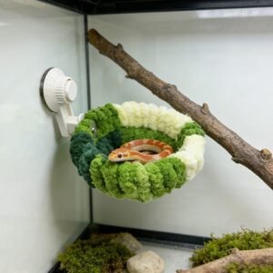 Warm snake hide shelter