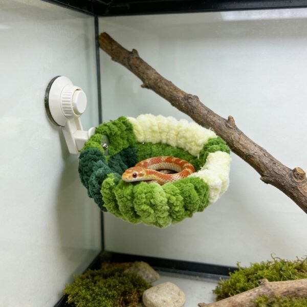 Warm snake hide shelter