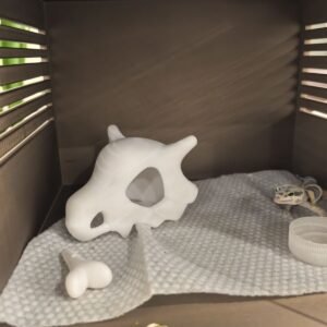 White reptile hide cave decoration